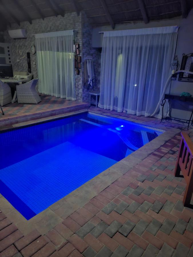 Villa Caramia Guest Lodge - B&B Jan Kempdorp
