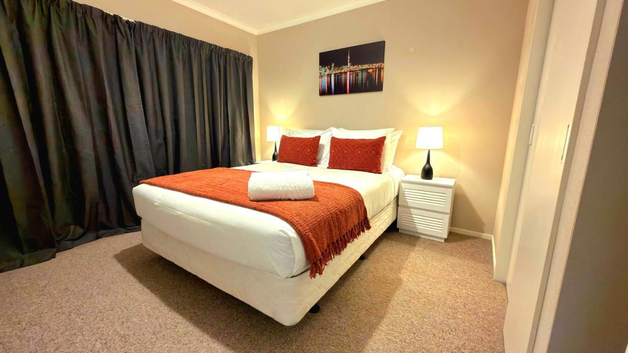 Queen Room with Shared Bathroom