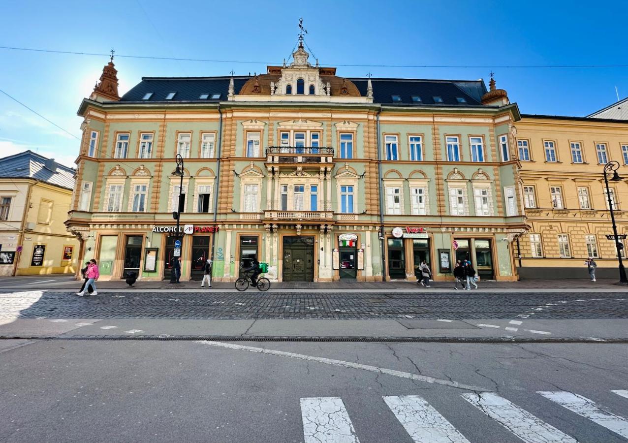 Apartment Hlavna with parking - B&B Košice