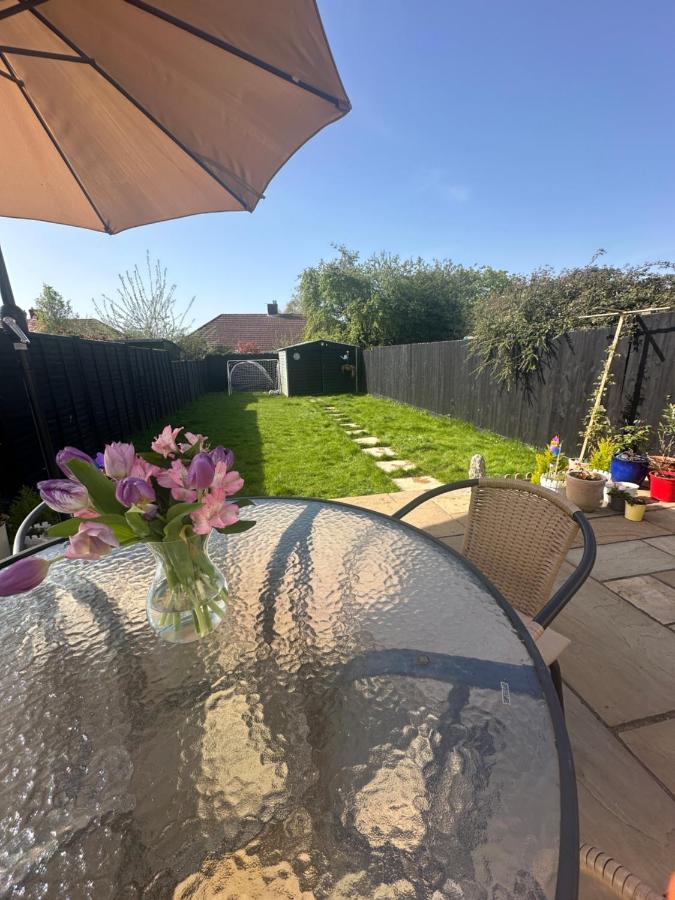 Spacious Family Home with garden, EV charger & Gym - B&B Trowbridge