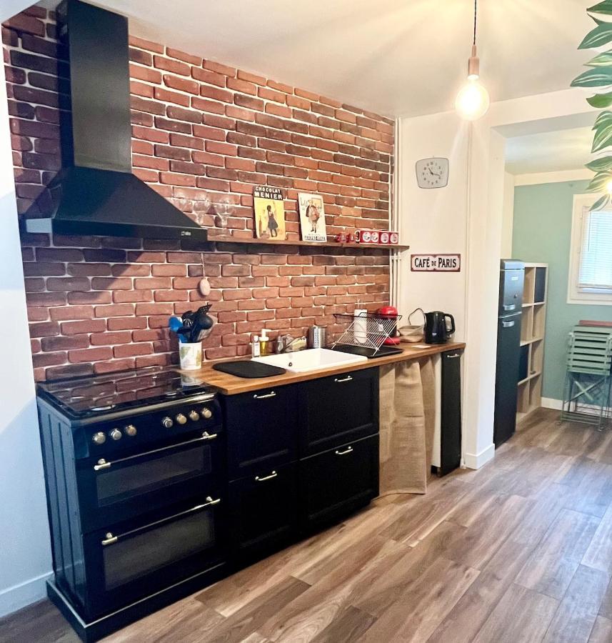 Terrasse, bord du Canal de l'Ourcq, proche Paris - B&B Aulnay-sous-Bois
