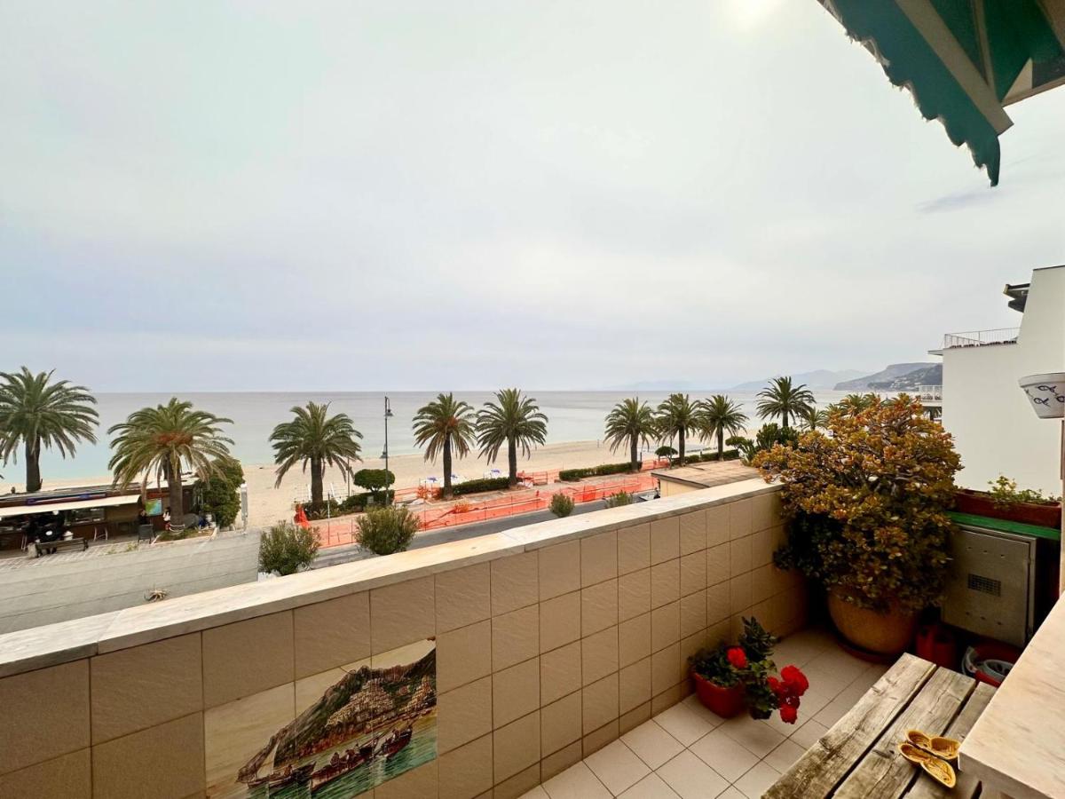 Casa delle Palme - Spazioso Trilocale con Balcone Vista Mare - B&B Varigotti