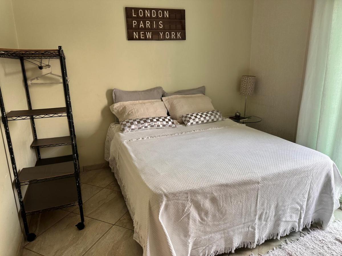Quarto privativo perto do aeroporto - Bed and Breakfast Brasilia