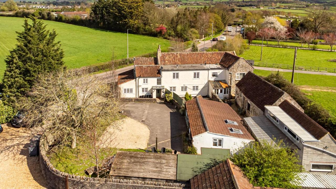 The Farmhouse with two hot tubs - B&B Siston