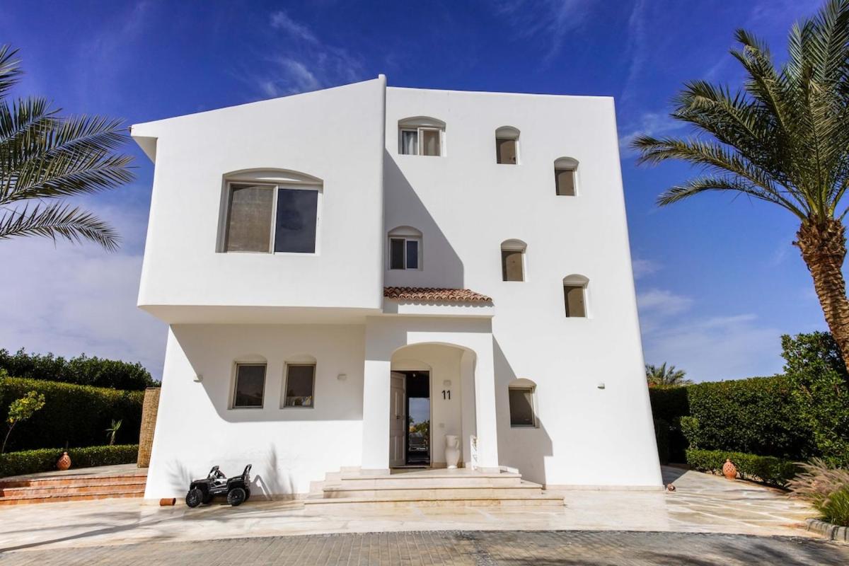White Villa Heaven - Swim, Lounge & Sunset Magic - B&B Hurghada