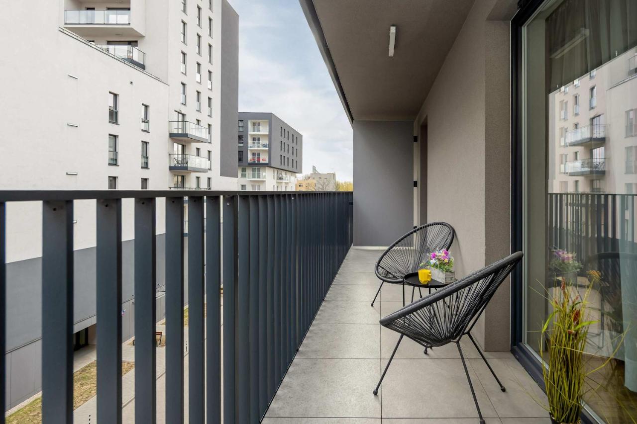 Klimatyczny Apartament z Parkingiem przy Manufakturze w Łodzi by Noclegi Renters - Chambres d'hôtes Łódź