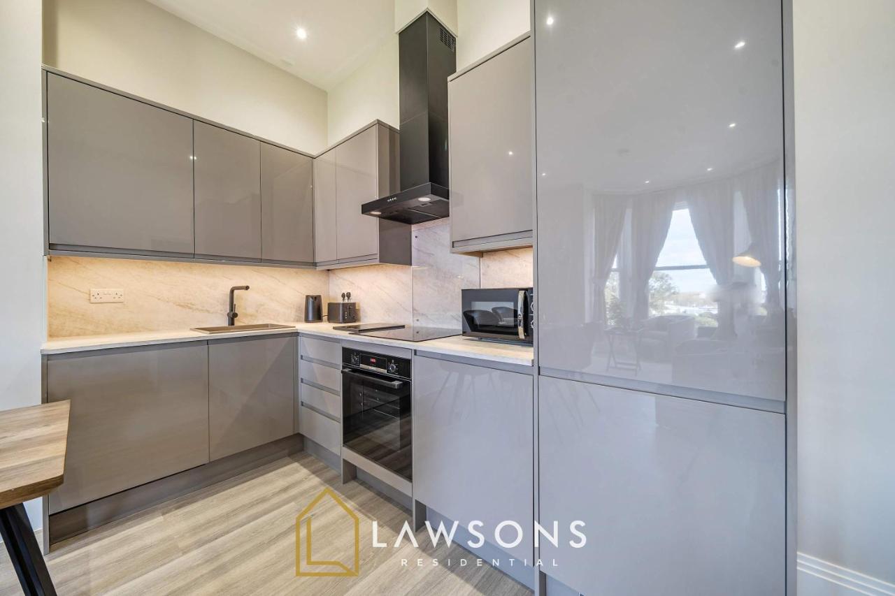 Coastal Comfort, 2 Bed with Sea Views - B&B Portsmouth