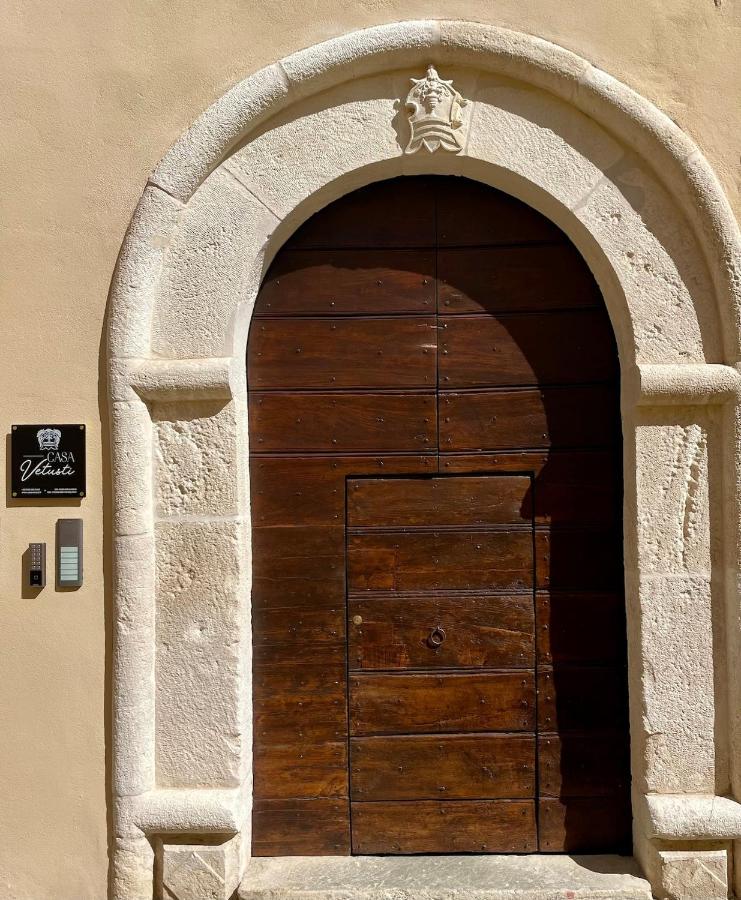 Luxury Loft in Palazzo del 500 a Piazza Duomo - B&B L'Aquila