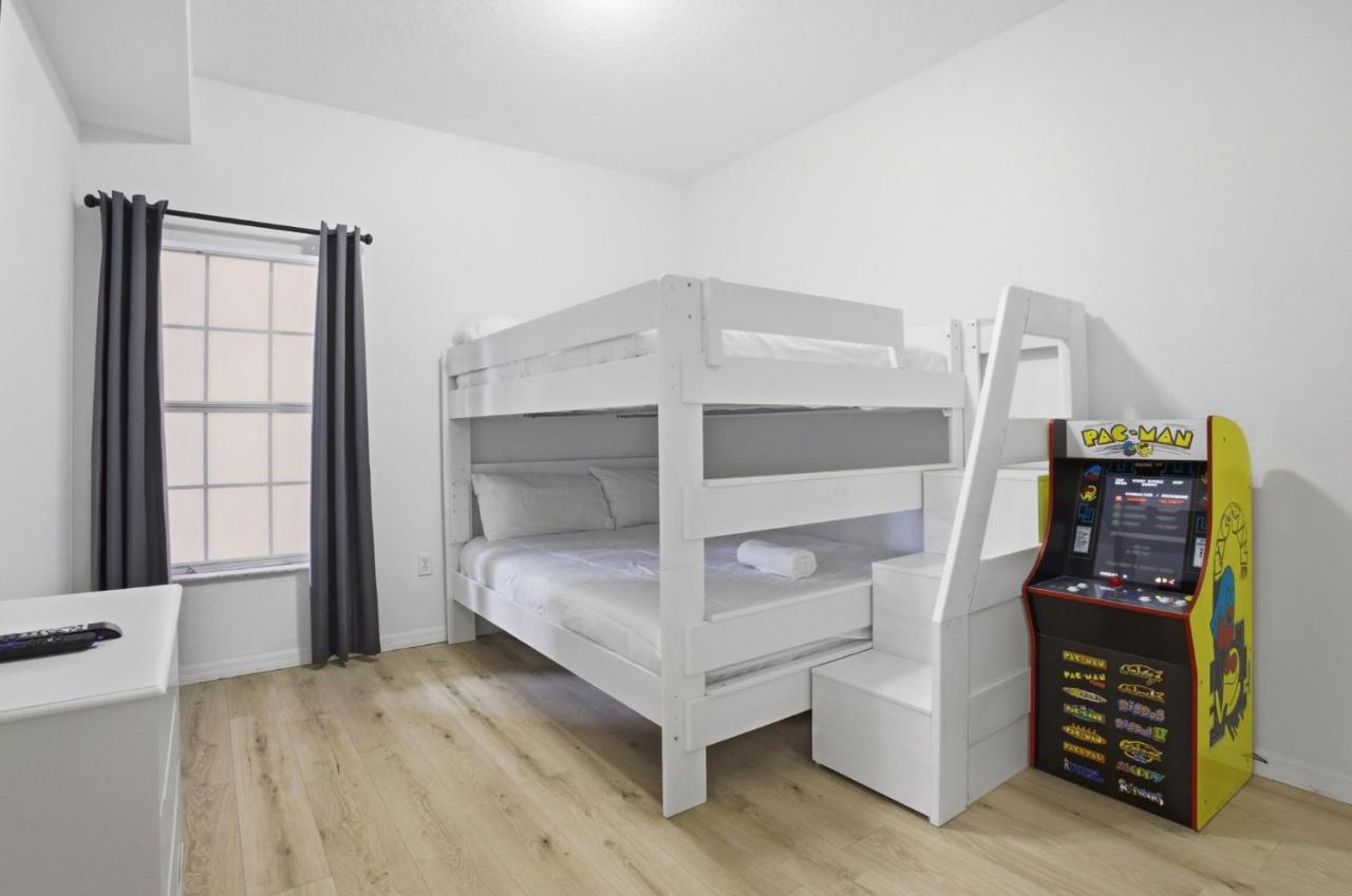 New Epic WorldQuest Poolside Retreat - B&B Orlando