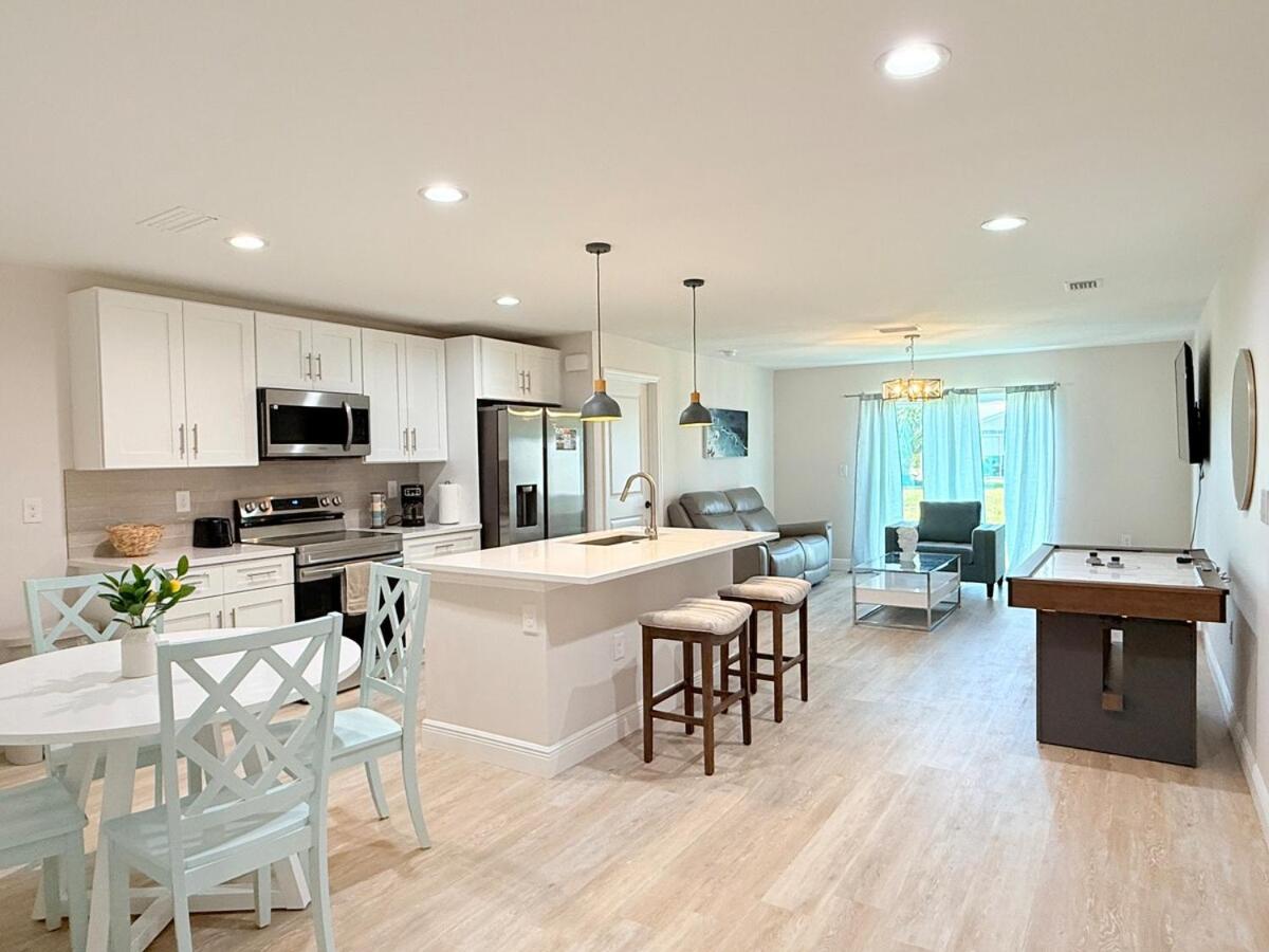 Fresh 3BR Home, Peaceful Stay - Ferienwohnung Port Charlotte