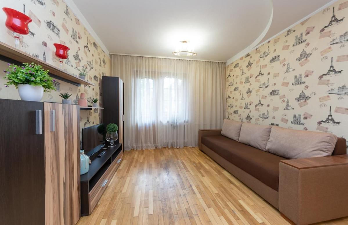Three-room apartment, Osokorki 18084 - B&B Kyiv