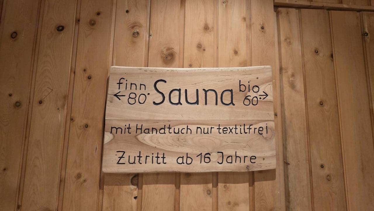 Ferienwohnung Molly inclusive Hallenbad, Sauna, Fitnessstudio und Aussenpool - Chambres d'hôtes Sankt Englmar