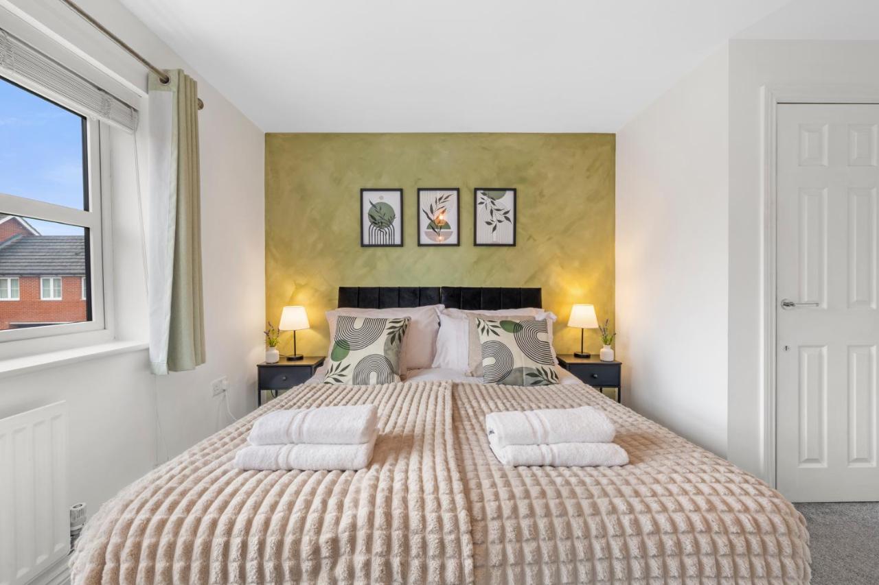 2BR En Suite House w Garden Parking Near Windsor & Heathrow - B&B Dorney