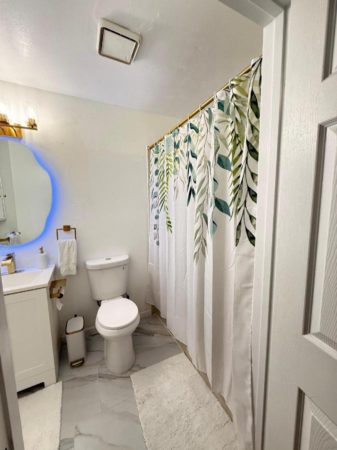 Budget Friendly Room with Parking - B&B Boynton Beach