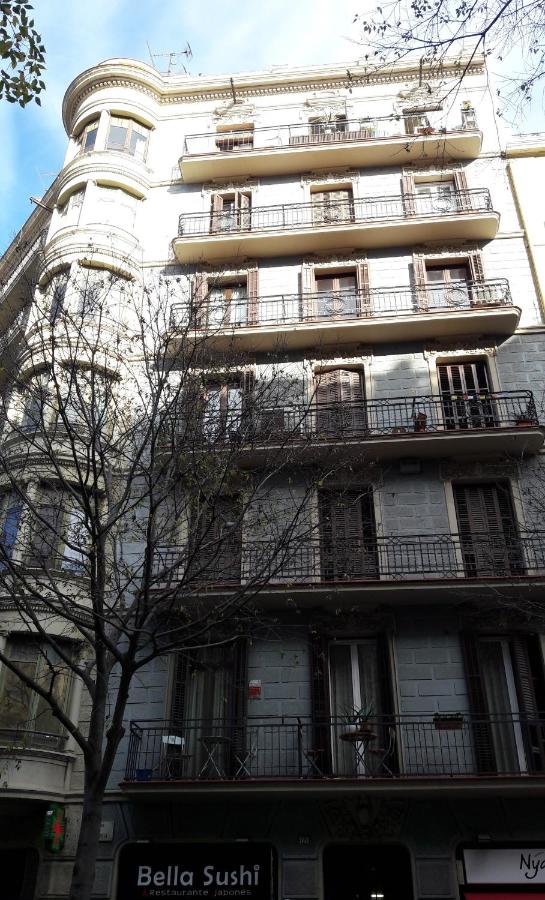 ApartEasy - Family 4-Bedroom Apartment - Chambres d’hôtes Barcelone