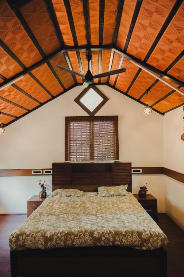 Coimbatore's Chettinad Courtyard By Shivalaya Stays - Chambres d’hôtes Ālāndurai