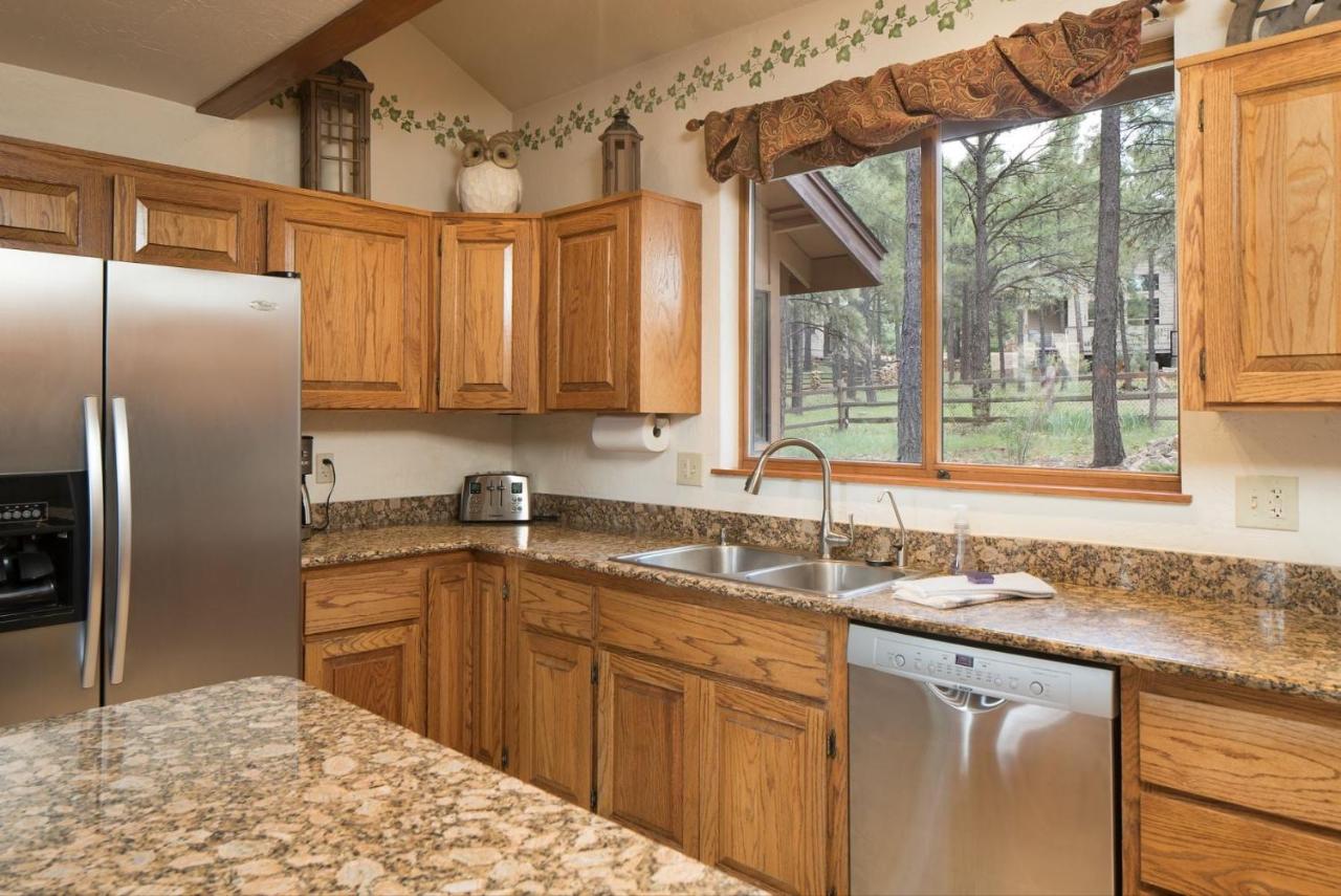 Burning Tree Lodge - Forest Views Fire Pit AC Pet and Family Friendly - Bed and Breakfast Flagstaff