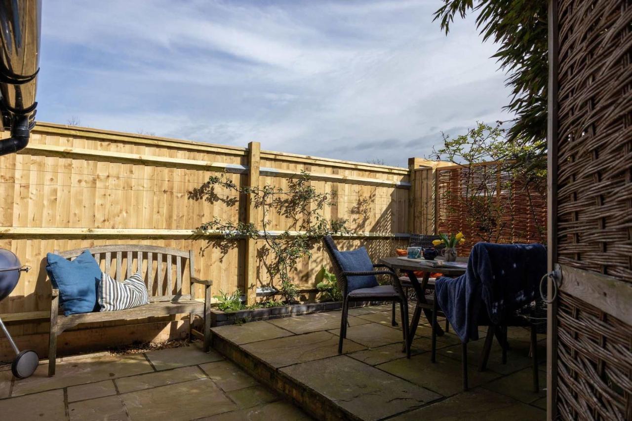Journey's End Luxury Cottage 100m from Sea - B&B East Wittering