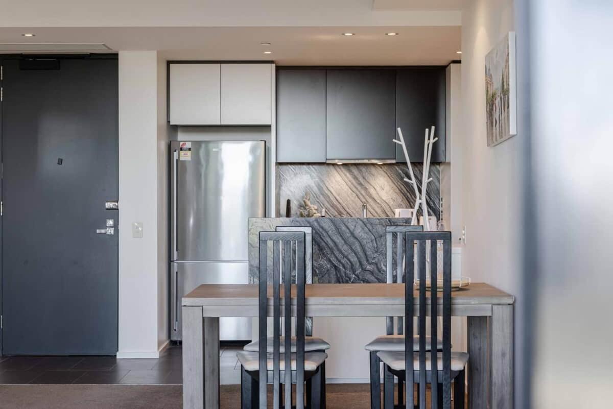 Elegant 2B2B Apt New Acton South w 2 side by side parkings - B&B Canberra