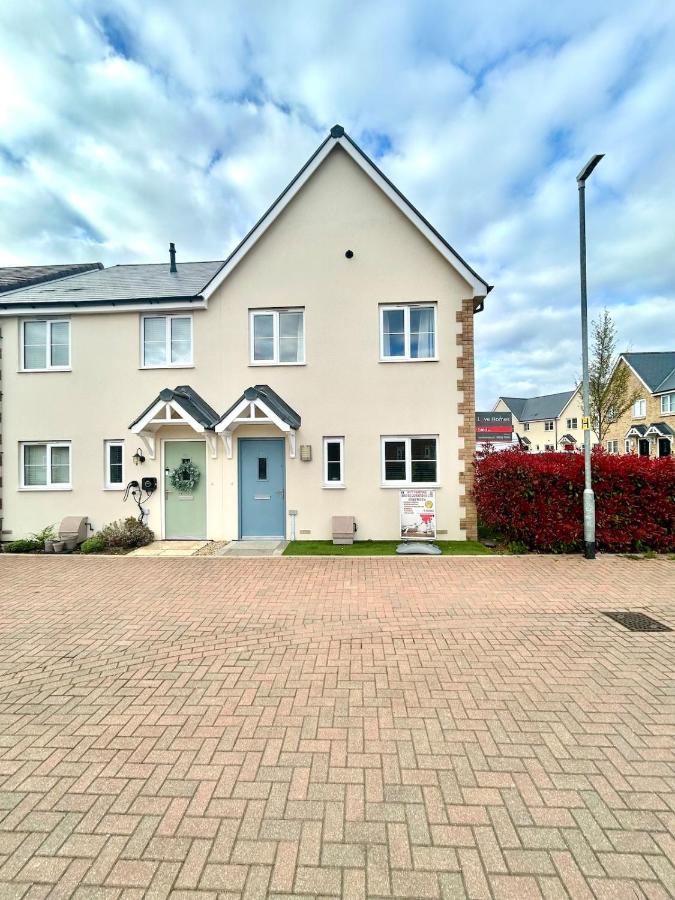 CHARMING VILLAGE HOME, stylish interior, FREE PARKING for 2 cars, private rear garden, 2 DOUBLE BEDROOMS and easy access to M1 - Chambres d'hôtes Houghton Conquest