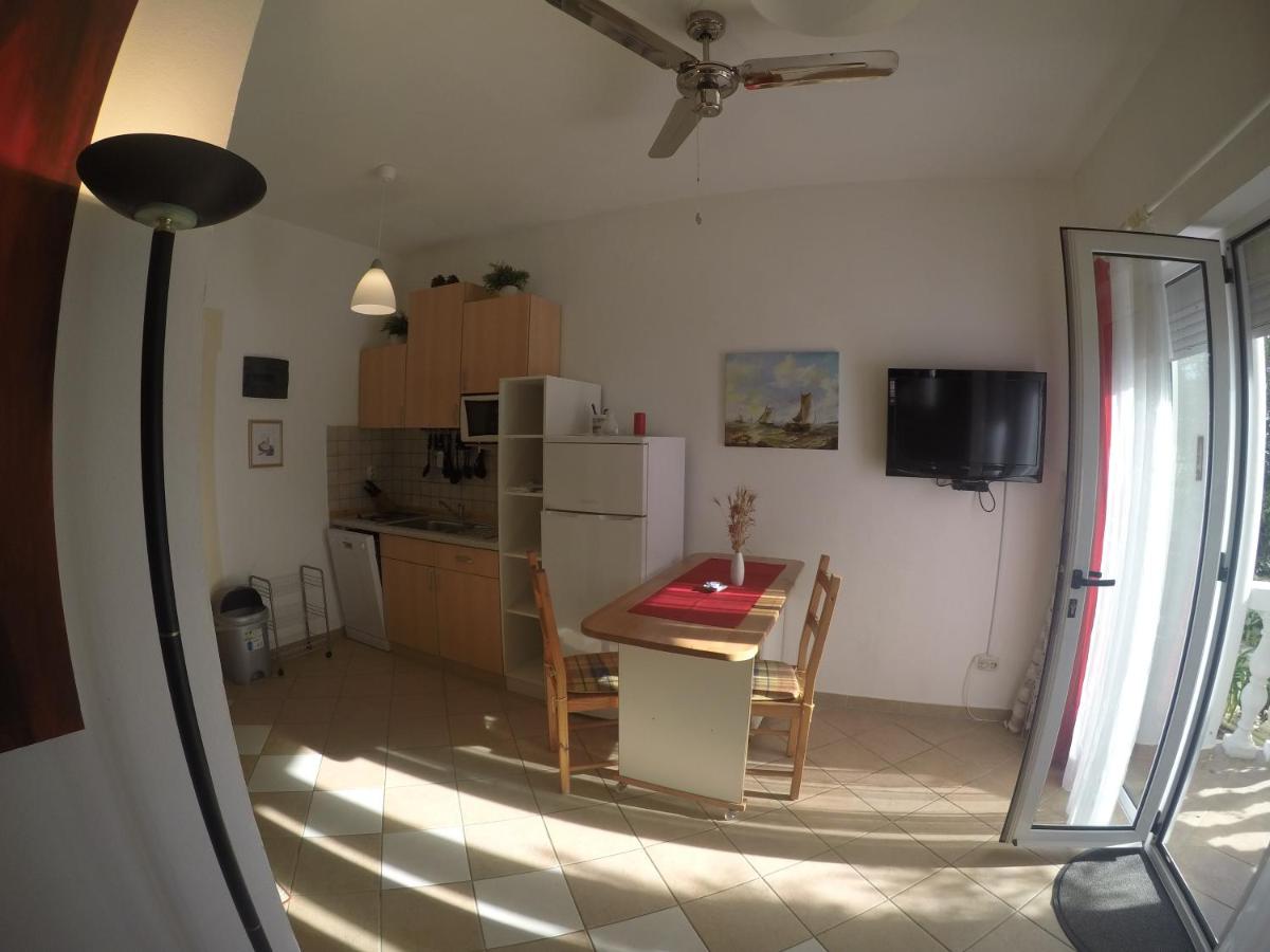 Monolocale su 2 Livelli con Balcone e Vista Mare