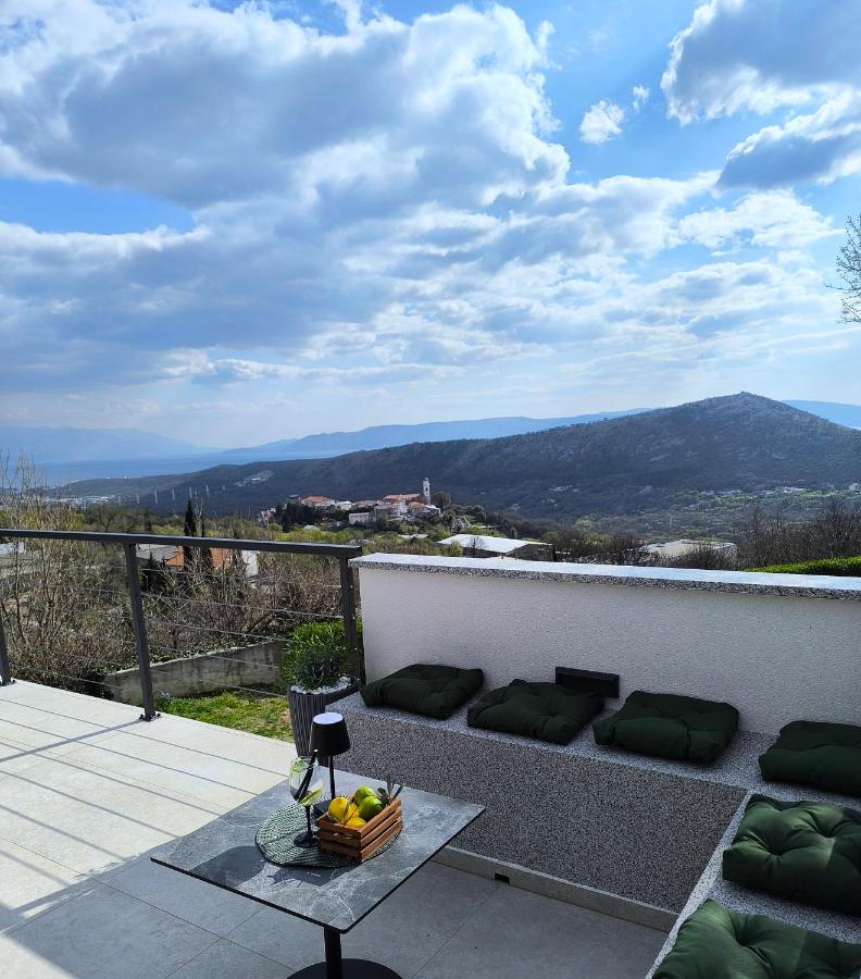 Villa PEPINELA - Holiday Home - Ferienwohnung Bribir