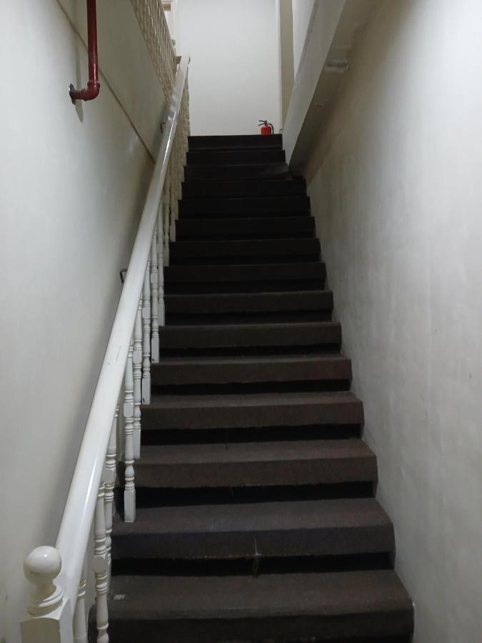 Bourbon Street Apts off Red Street - Room 33B - Ferienwohnung Angeles City