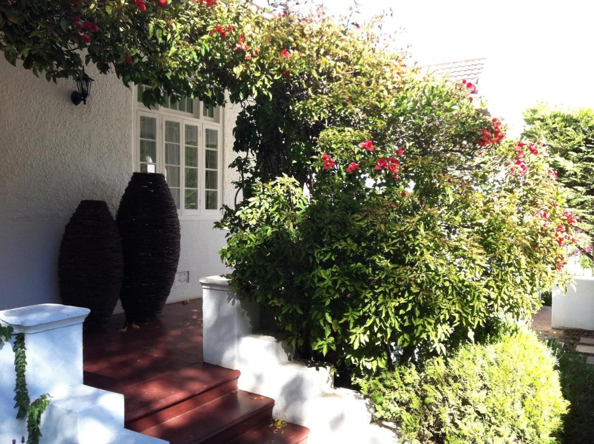  One-Bedroom Apartment with Garden View