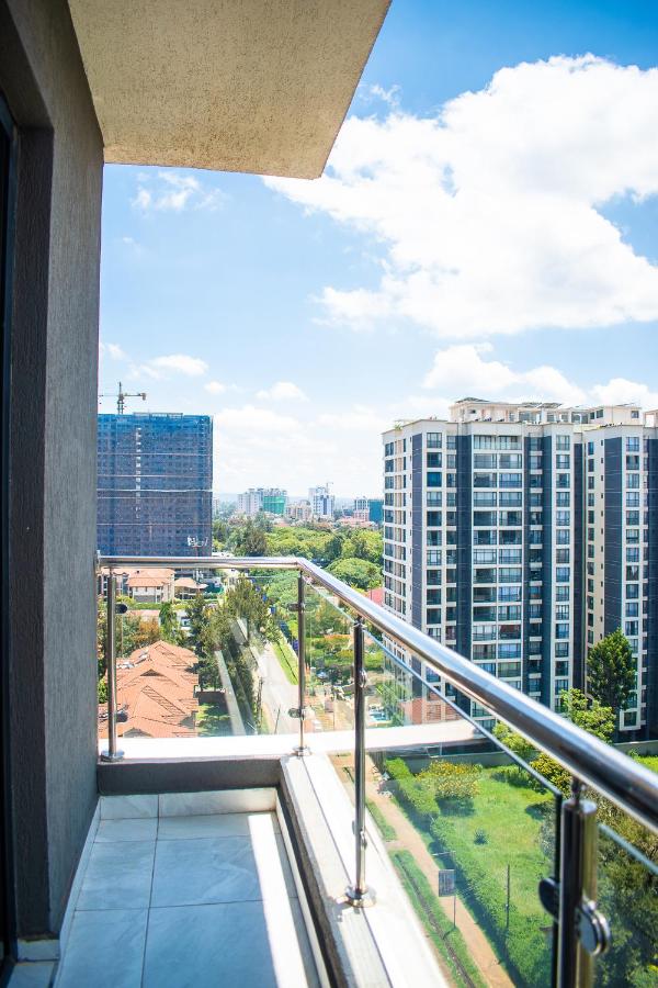 Modern 1 bedroom Apartment with Balcony, Pool, Gym, Sauna - Wilma Towers, Kilimani Nairobi - Chambres d'hôtes Nairobi