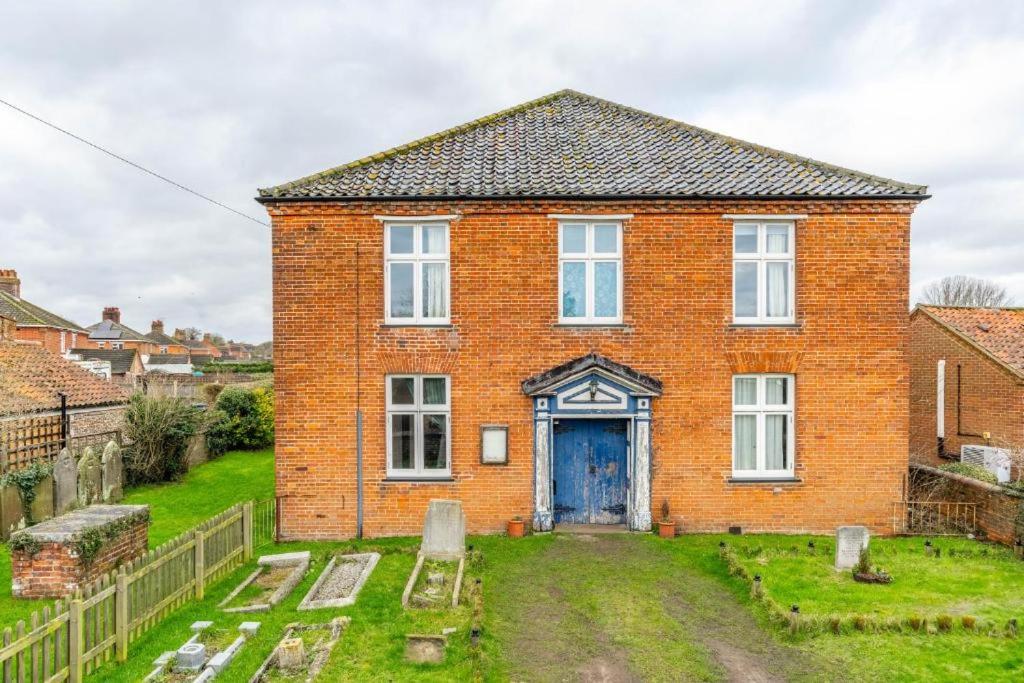 Creative Norfolk Chapel Ground Floor with Piano & Sauna - Ferienwohnung Briston