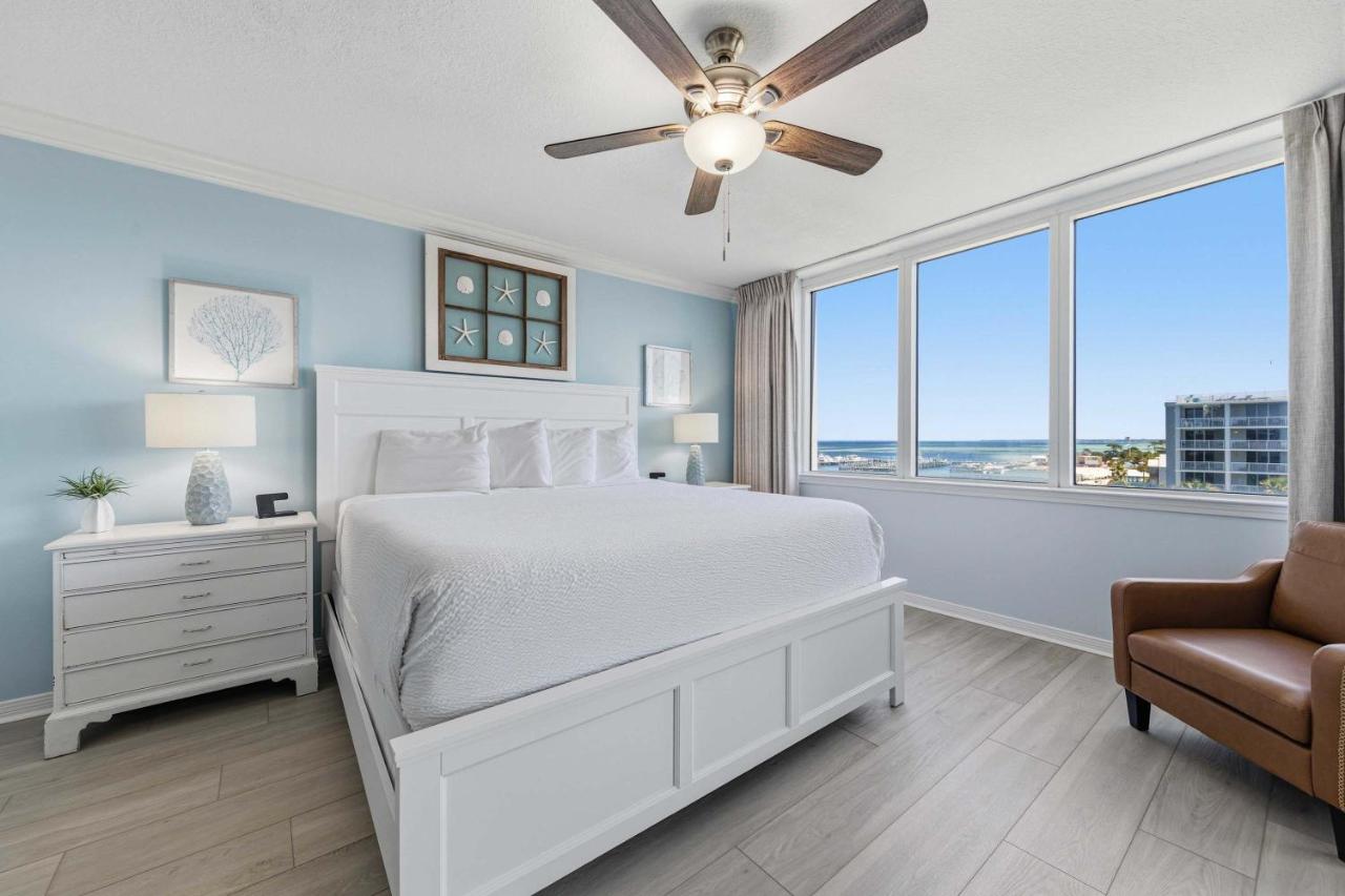 Bayfront condo steps to beach with waterfront balcony pool & lazy river - B&B Fort Walton Beach