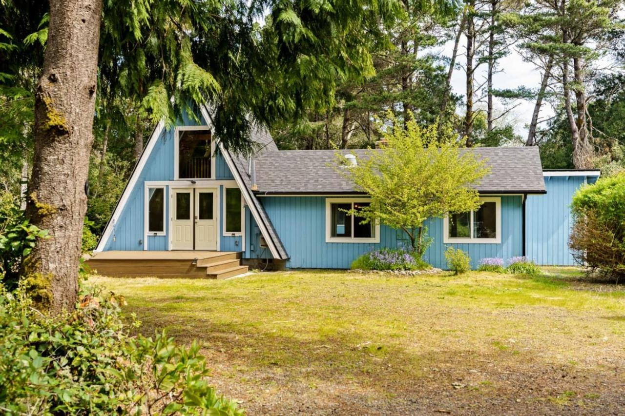 Coastal Woodlands A-Frame Sanctuary with Hot Tub - Bed and Breakfast Heceta Beach