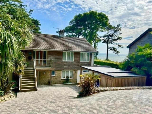 Stunning property with sea views and heated swimspa - Ferienwohnung Saint Lawrence