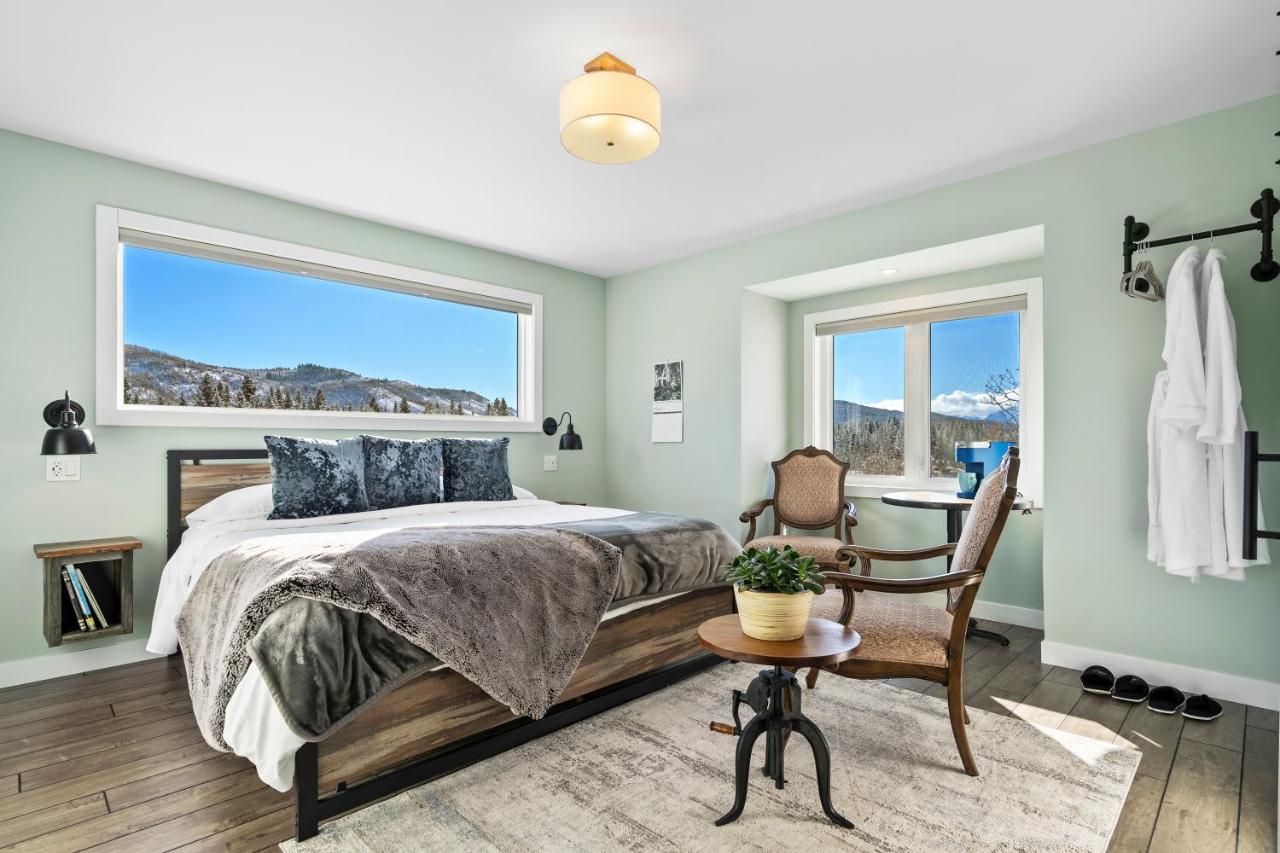 King Room with Mountain View