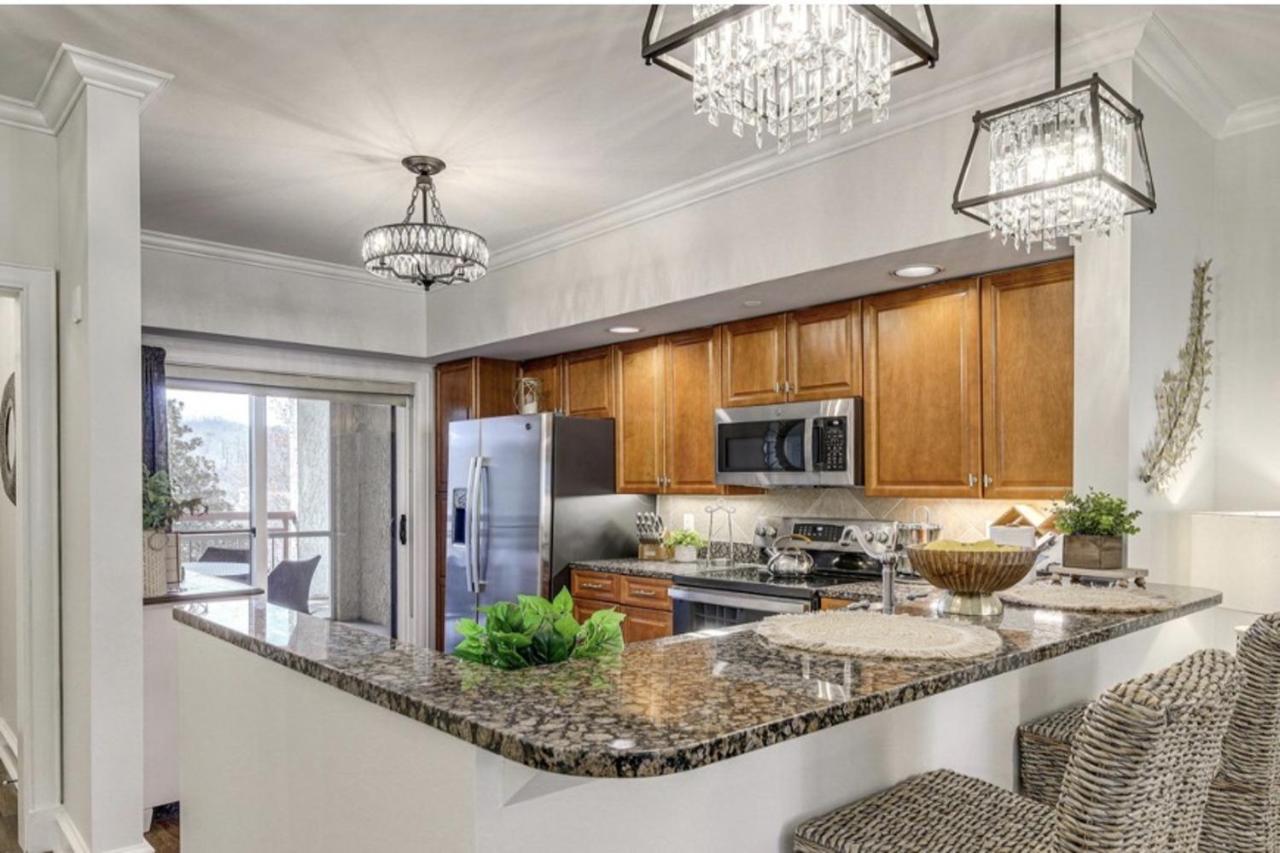Luxury 2 Bedroom 2 Bath Condo at Riverstone Resort and Spa - B&B Pigeon Forge