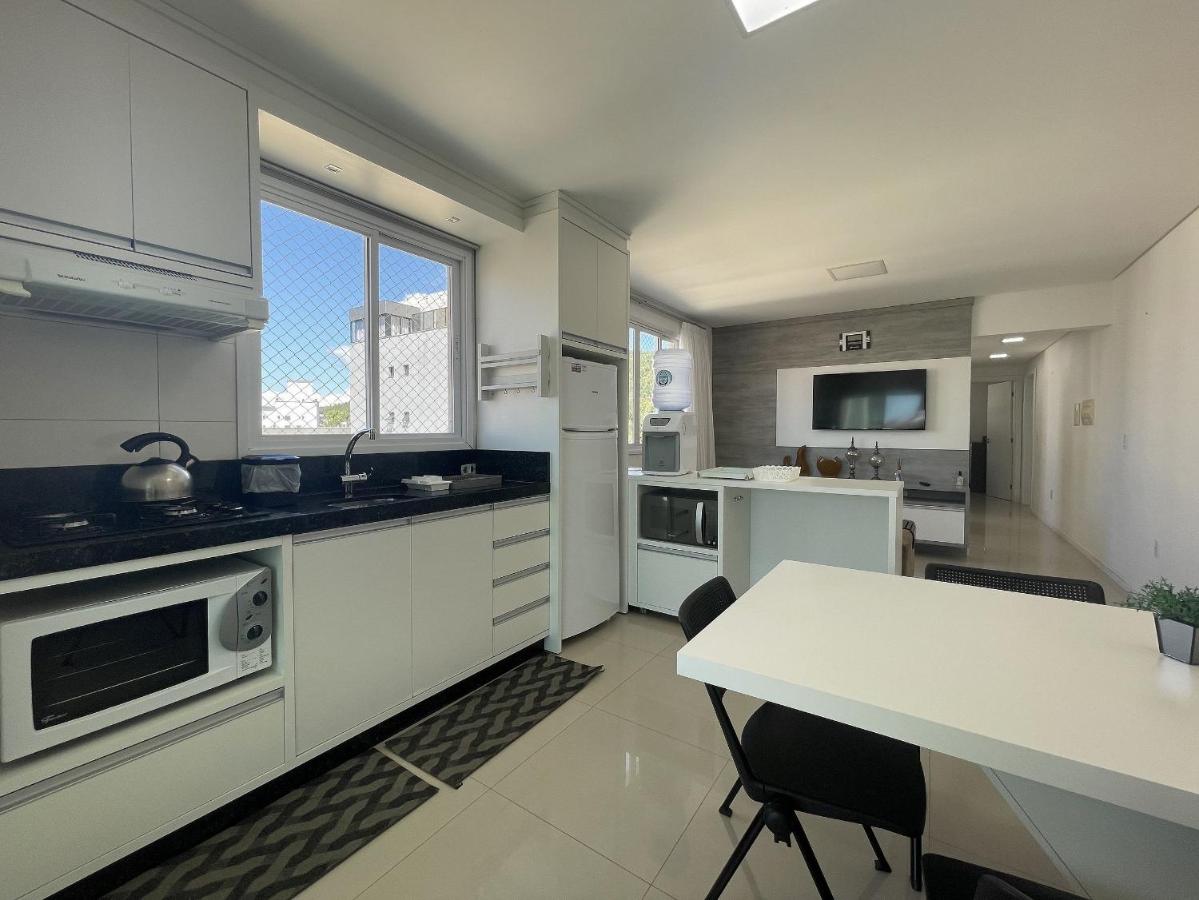 Residencial Renata - Apartamento completo na Praia de Palmas, a 315 metros do mar, com 3 dormitórios e acomodação para até 8 pessoas. - Chambres d'hôtes Governador Celso Ramos