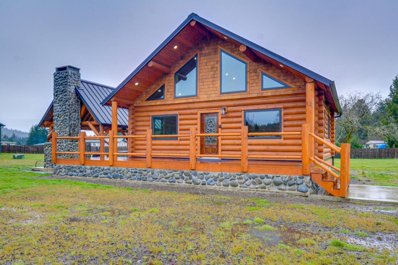 Pavilion w/ Hot Tub! ‘Trybett Cabin 2’ in Forks - B&B Forks