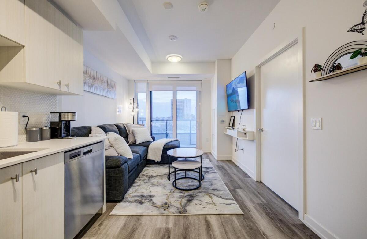 Modern & Stylish Condo Downtown KW - Bed and Breakfast Kitchener