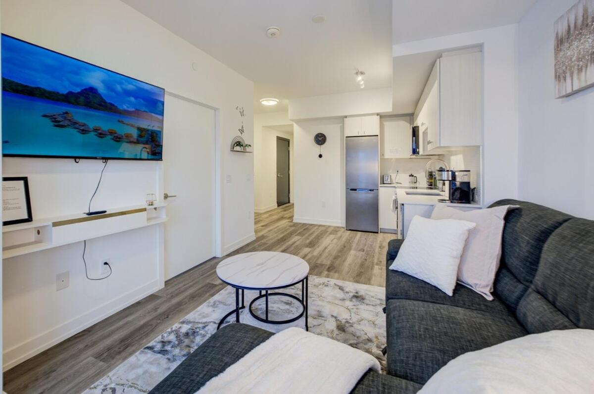 Modern & Stylish Condo Downtown KW - Bed and Breakfast Kitchener