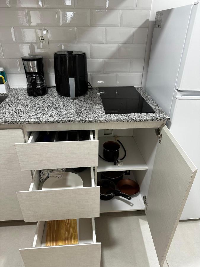 Depto con piscina y balcón a 5min del aeropuerto - B&B Luque