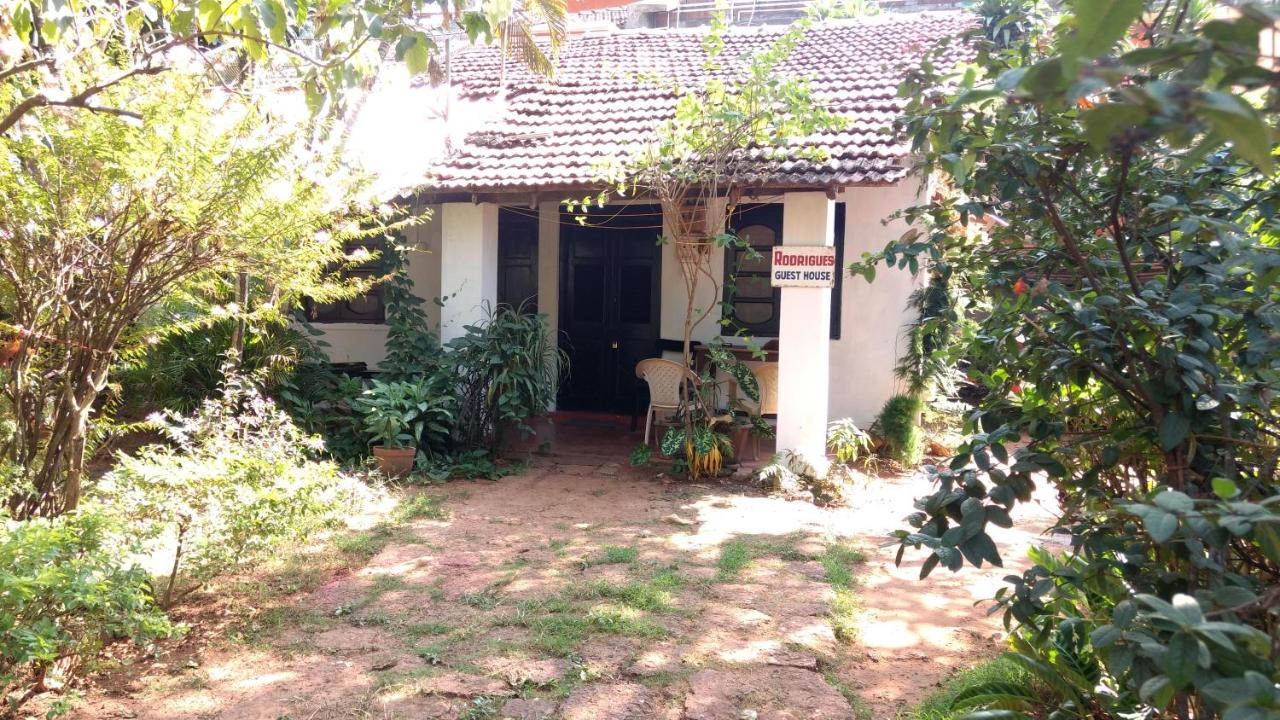 Rodrigues Guest House - Bed and Breakfast
