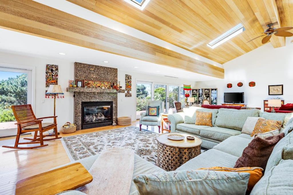 Voyagers Paradise - Bed and Breakfast Gualala