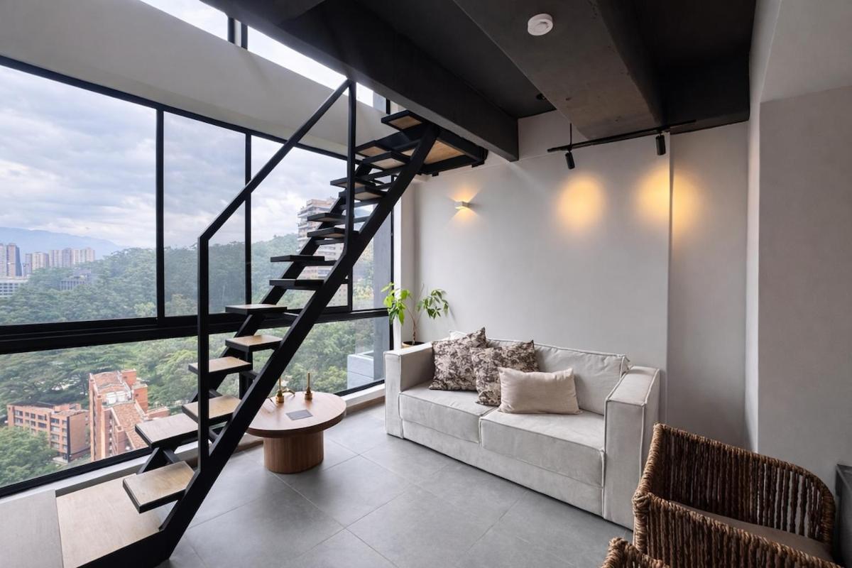 Modern Duplex Mood Palmas, City View and Pool - Chambres d'hôtes Medellín