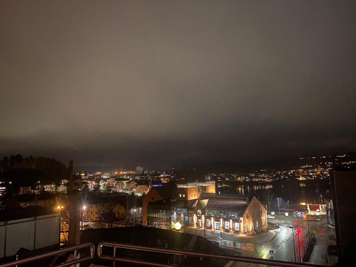 Skyline Penthouse with Private Terrace & Jacuzzi - Ferienwohnung Hønefoss