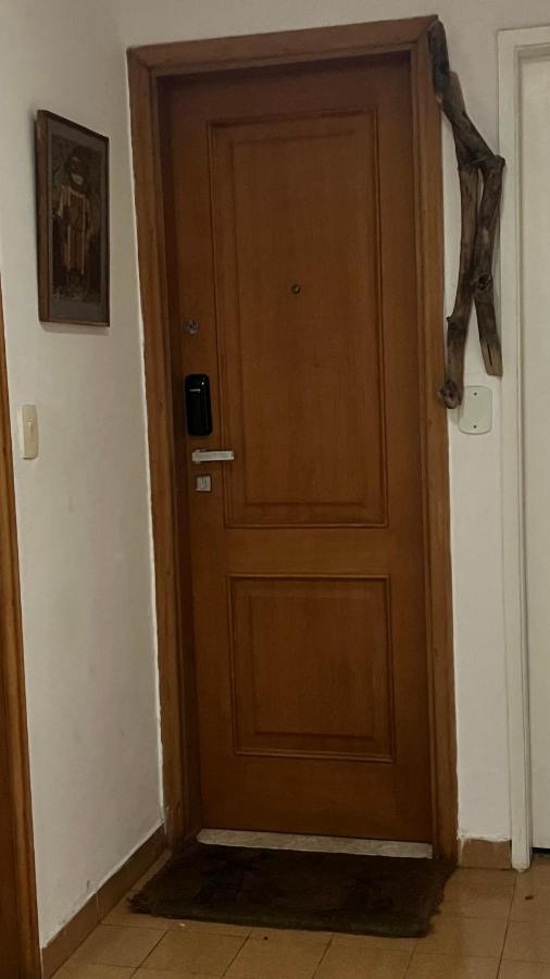 5 adultos, 2 quartos, Apartamento espaçoso em Copacabana, 5 minutos da Praia, metrô na Porta e garagem - Chambres d'hôtes Rio de Janeiro