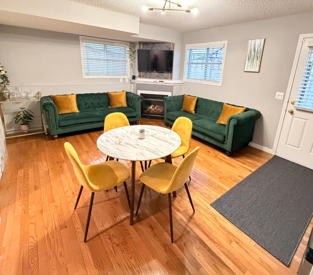 Luxury 2 bedroom furnished Basement in NW Calgary - B&B Calgary