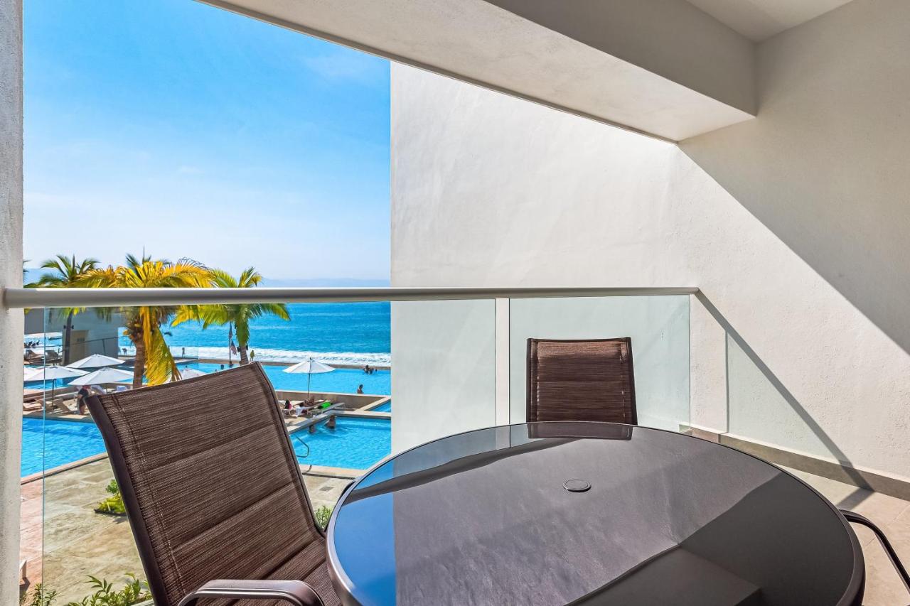 Serene coastal getaway with private infinity pool, beach access & scenic vistas - B&B Puerto Vallarta