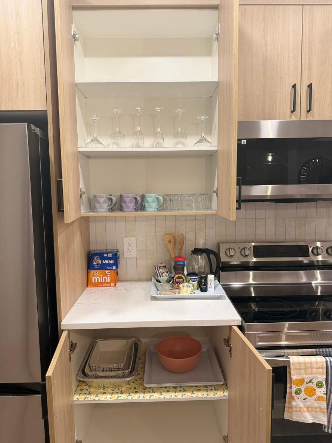 Modern Haven Retreat 3BR 2 and Half Bath 12min to WEM 10min to Big Lake and Lois Hole Park - Ferienwohnung Edmonton