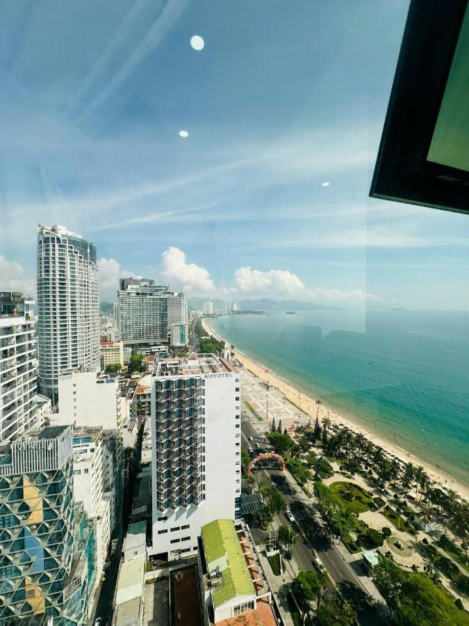 Beachside apartment with the sea view at the center - B&B Nha Trang