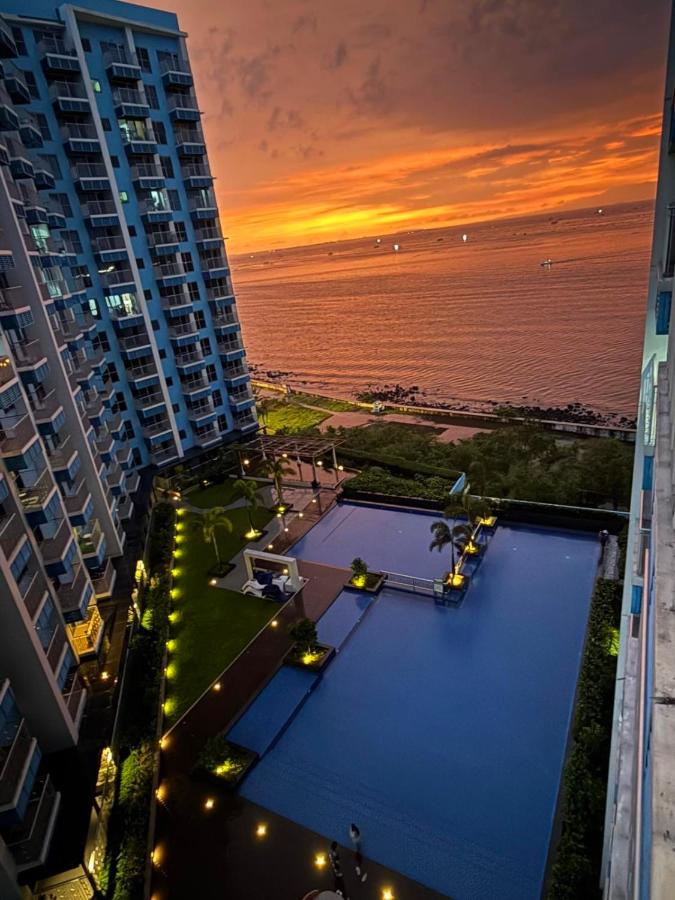 HomeMadeLuxury 1BR Seaview Poolview Near Okada Airport - B&B Manila